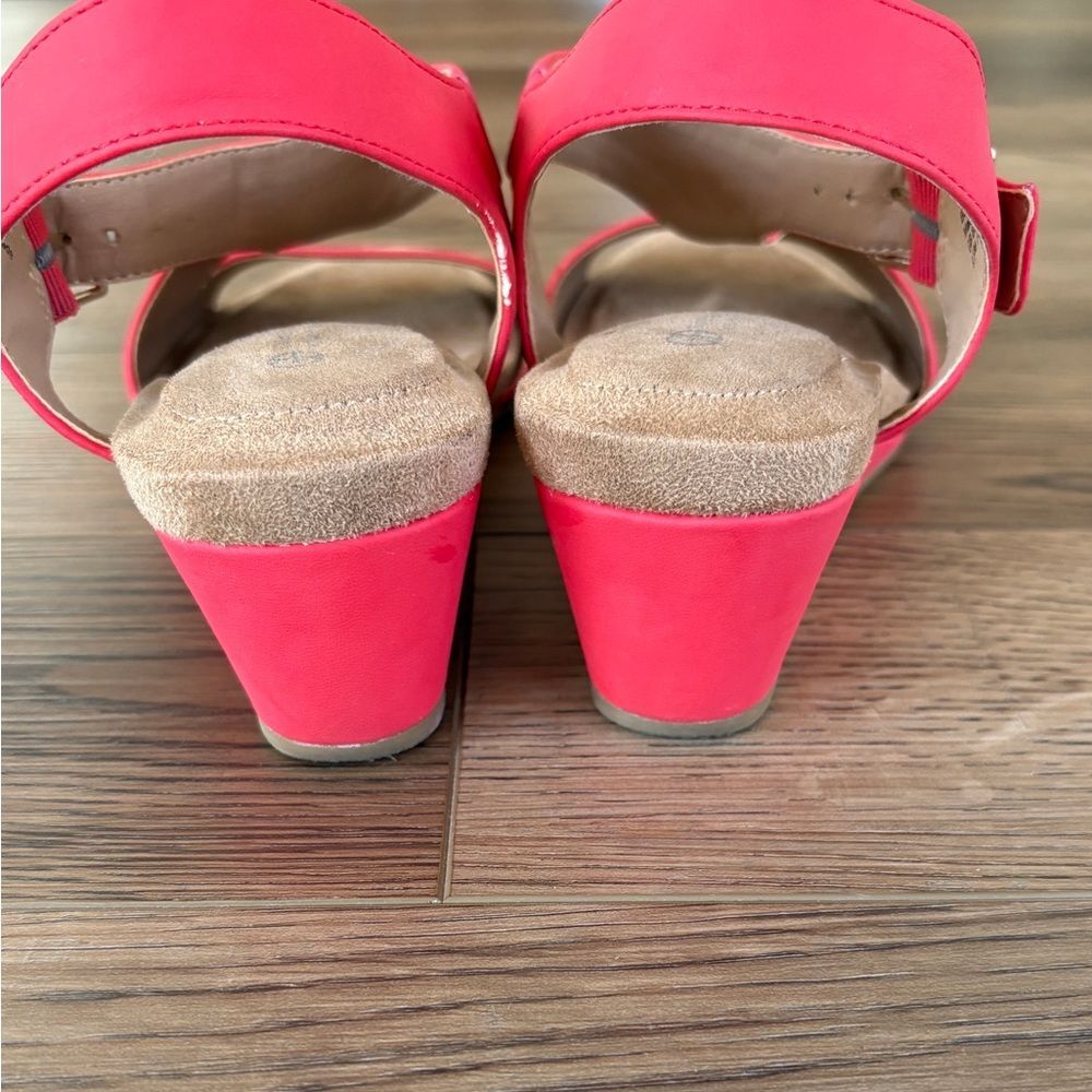 Giani Bernini women's coral hot pink memory foam 'Belinaa' wedge sandals sz 9.5 - Picture 4 of 8